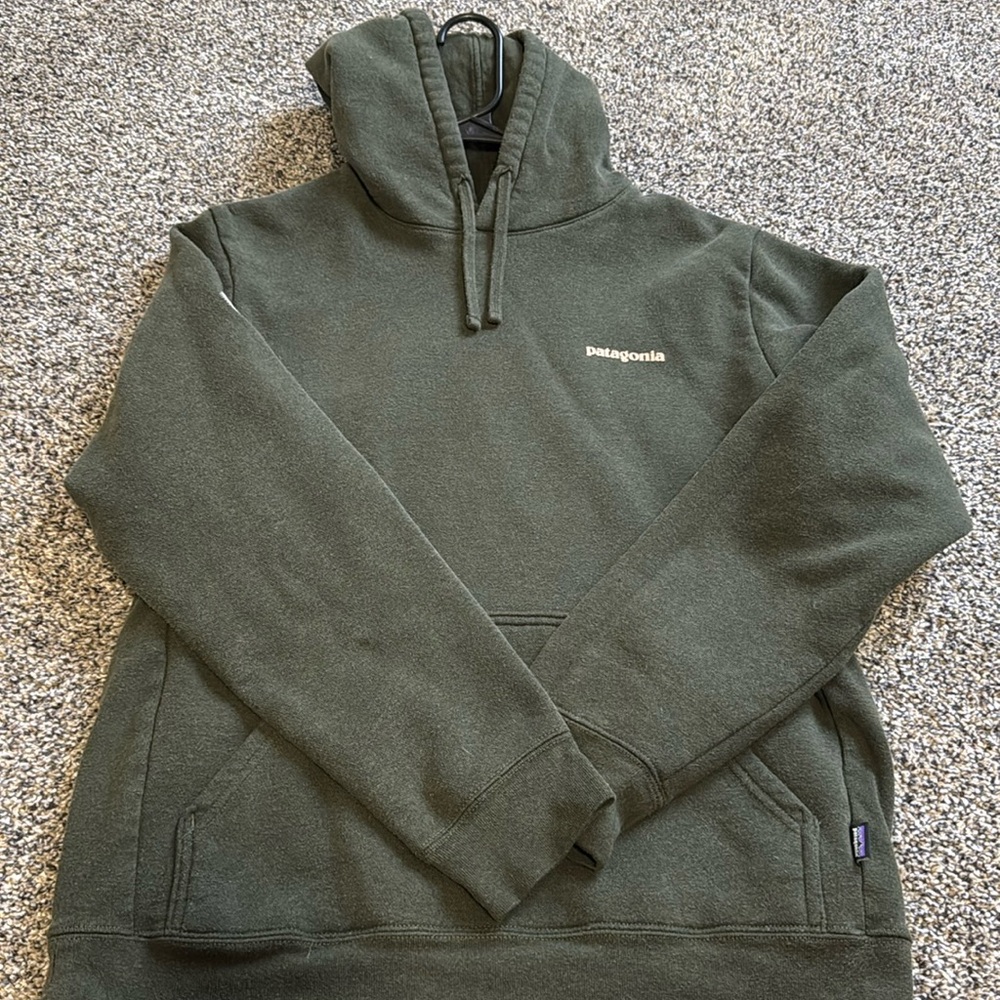 Men’s Patagonia sweatshirt